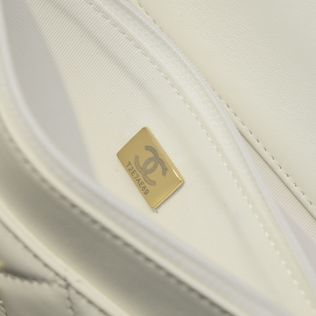 Ch*el Clutch With Chain 19cm