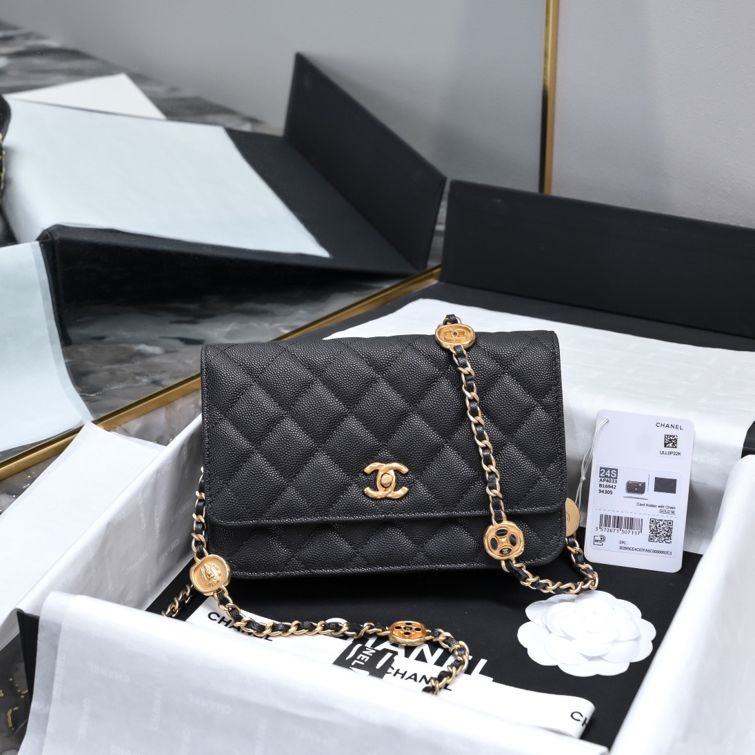 Ch*el WOC CLASSIC WALLET ON CHAIN 19cm