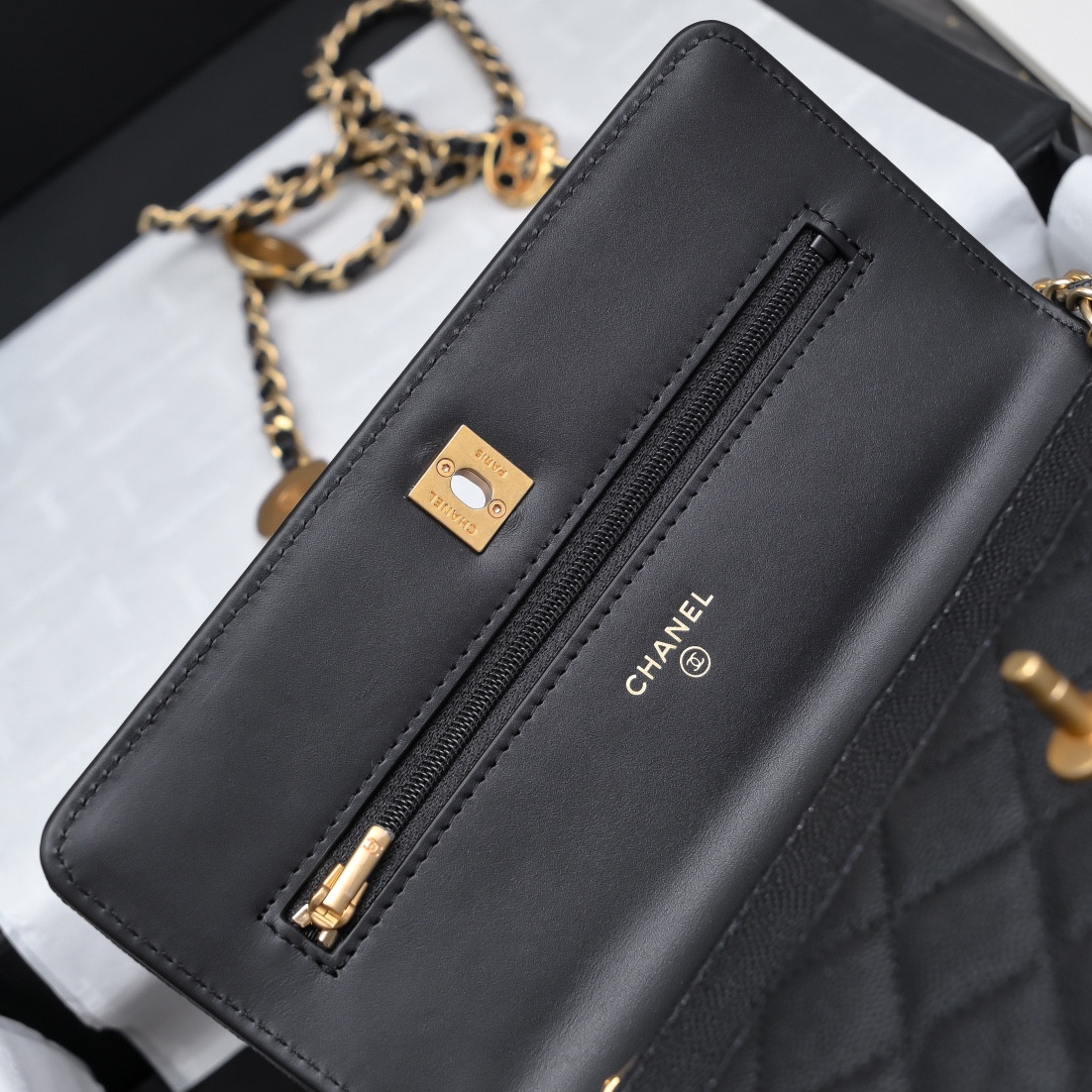 Ch*el WOC CLASSIC WALLET ON CHAIN 19cm