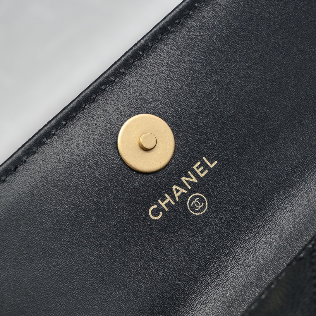 Ch*el woc CLASSIC WALLET ON CHAIN 17cm