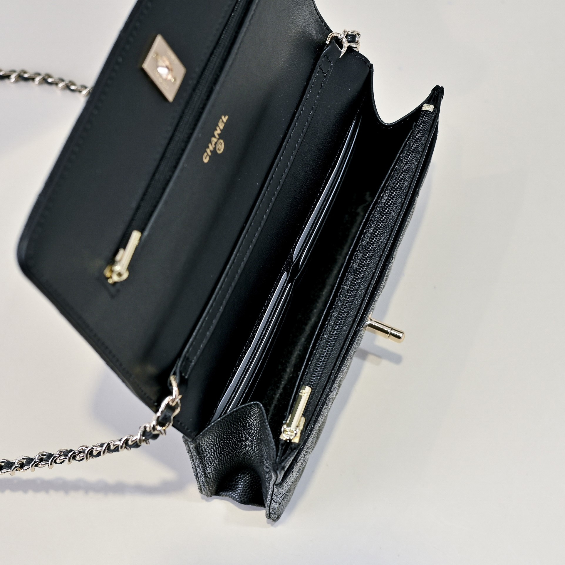 Ch*el WOC CLASSIC WALLET ON CHAIN 12.3x19.2x3.5cm