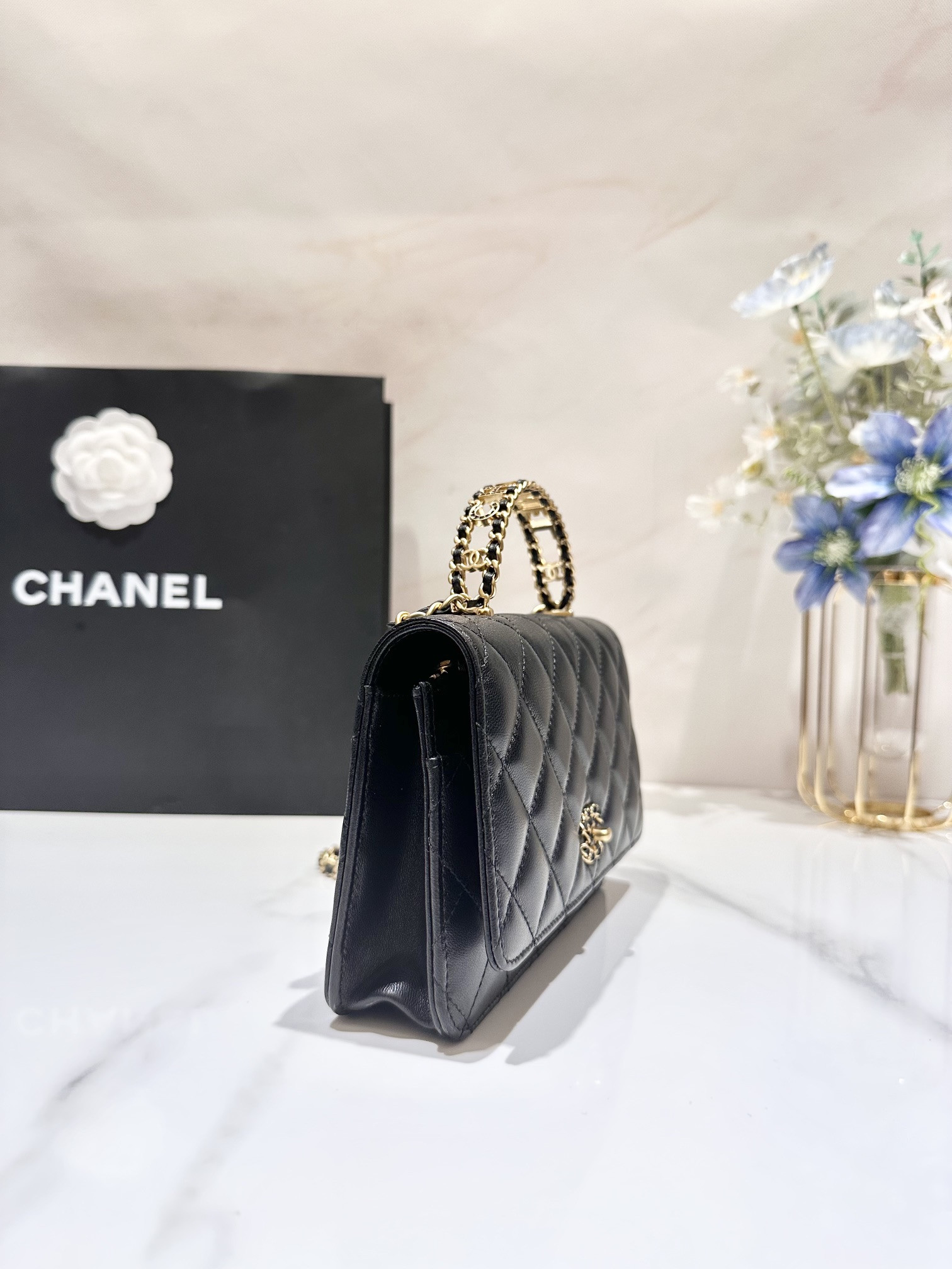 Ch*el WOC CLASSIC WALLET ON CHAIN 19cm