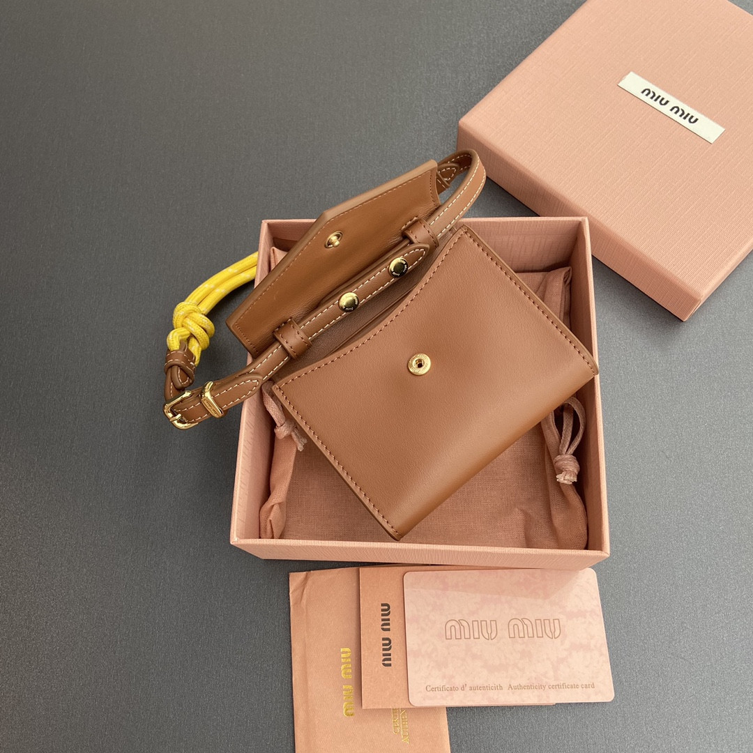 Miu Miu Leather shoulder wallet 8.5x10.5x2cm