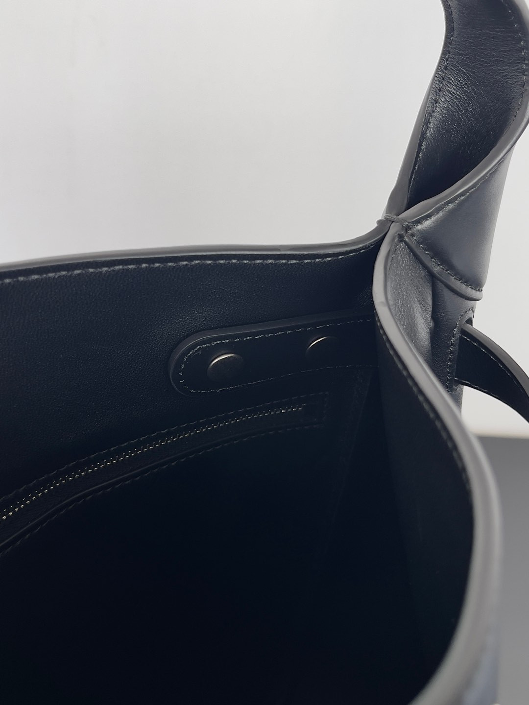 Ba*len*cia*ga Bel Air Hobo 26.9×25.9×9.9cm 811018m