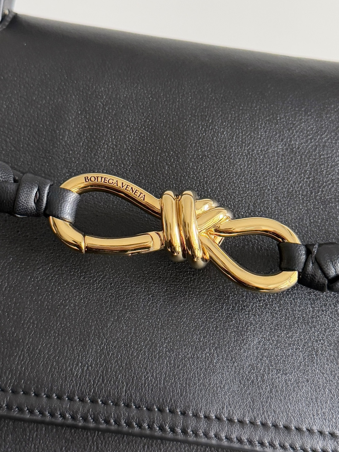 Bo*te*ga Ve*ne*ta Large Ciao Ciao 32x41.5x14.5cm