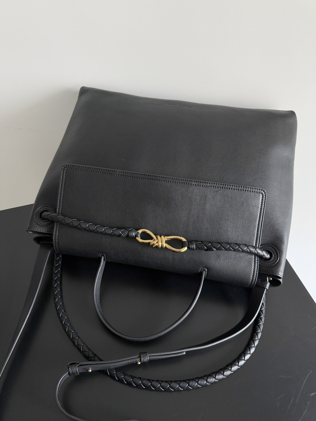 Bo*te*ga Ve*ne*ta Large Ciao Ciao 32x41.5x14.5cm