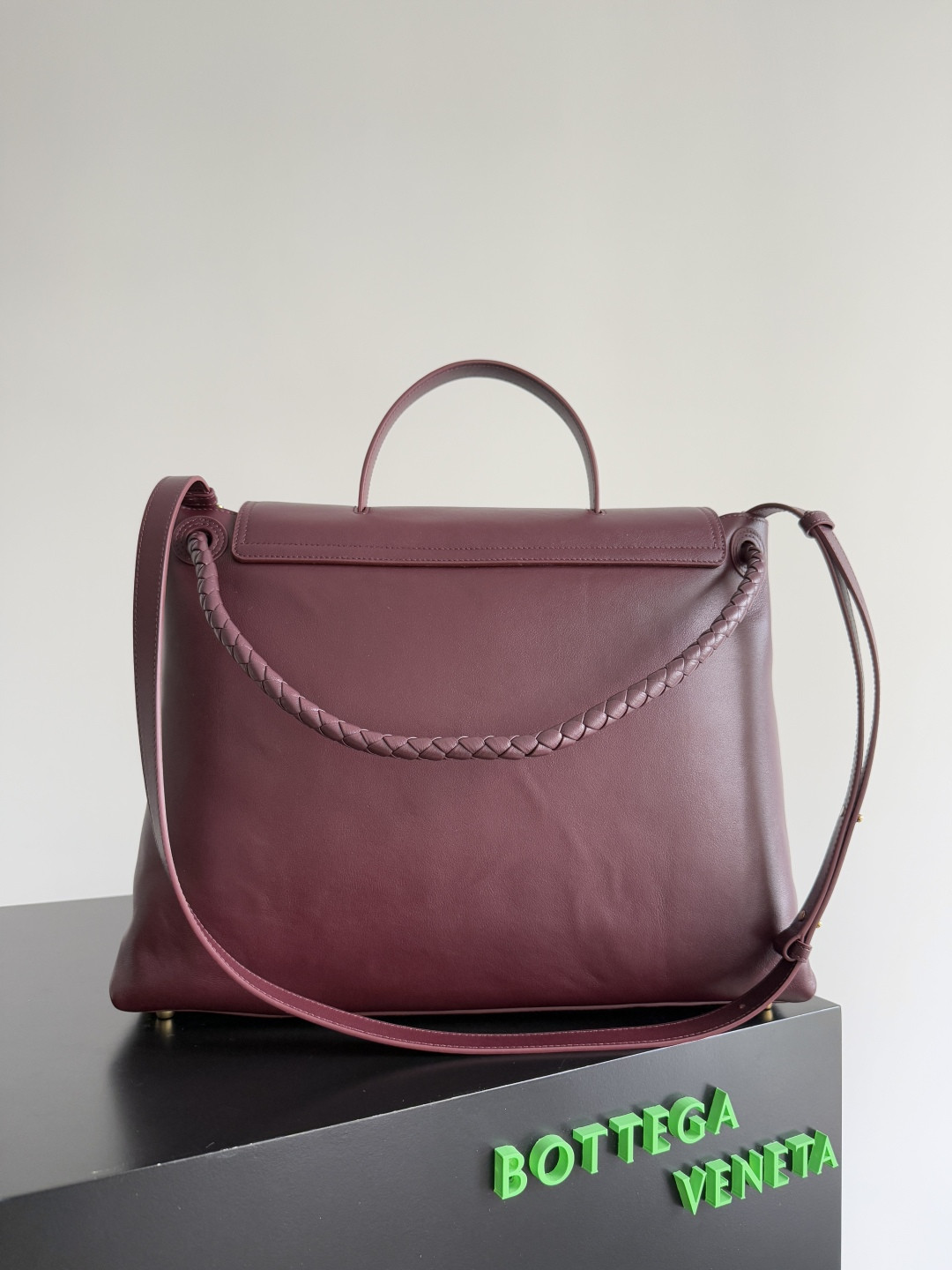 Bo*te*ga Ve*ne*ta Large Ciao Ciao 32x41.5x14.5cm