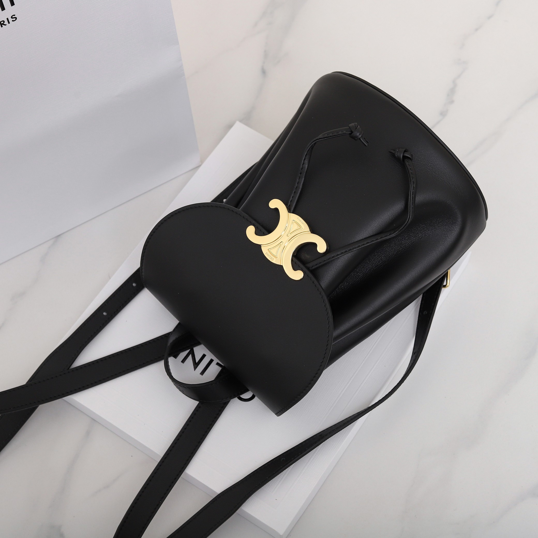 Ce**e BONNIE BACKPACK IN SMOOTH CALFSKIN 118703 25x18x13cm