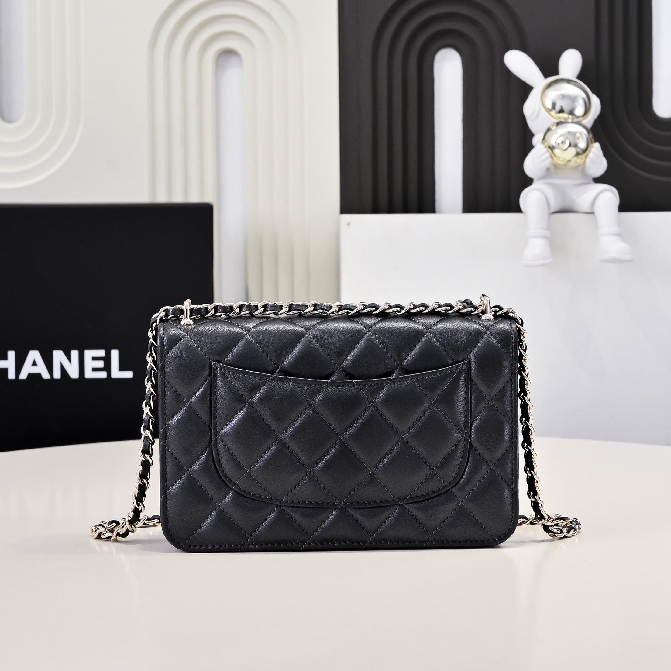 Ch*el SPRING-SUMMER 2025 PRE COLLECTION WALLET ON  BLACK AP4537 19.5 × 13 × 3.5 cm