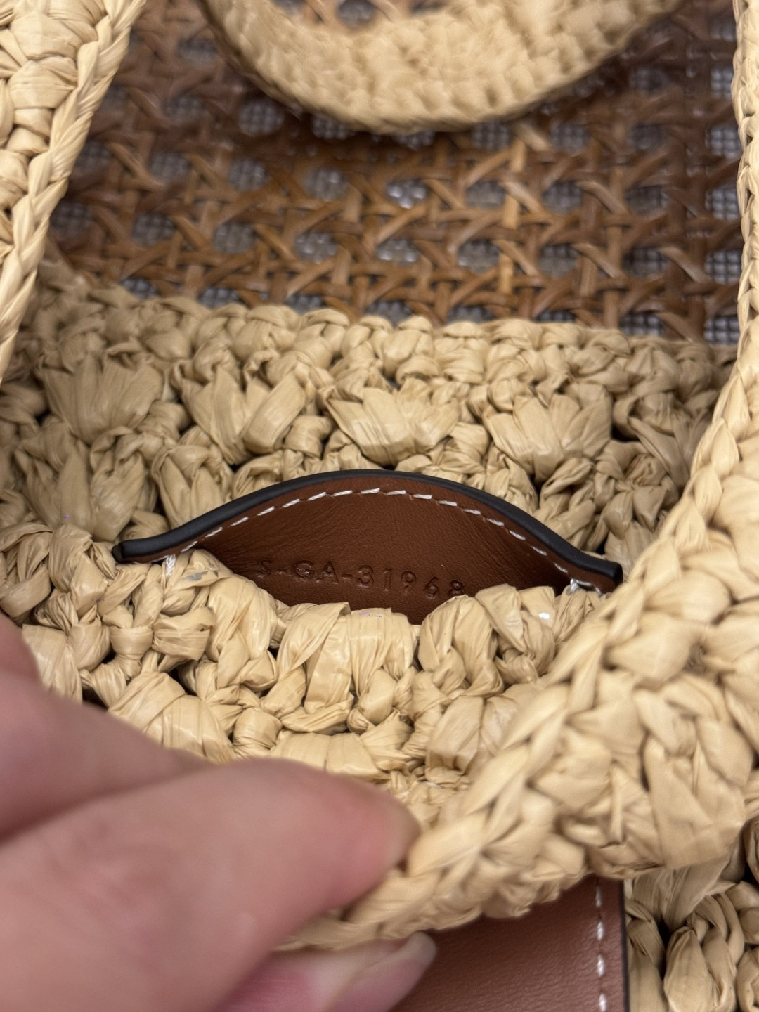 Ce**e CABAS TRIANGLE IN RAFFIA AND CALFSKIN 45 x 23 x 6cm