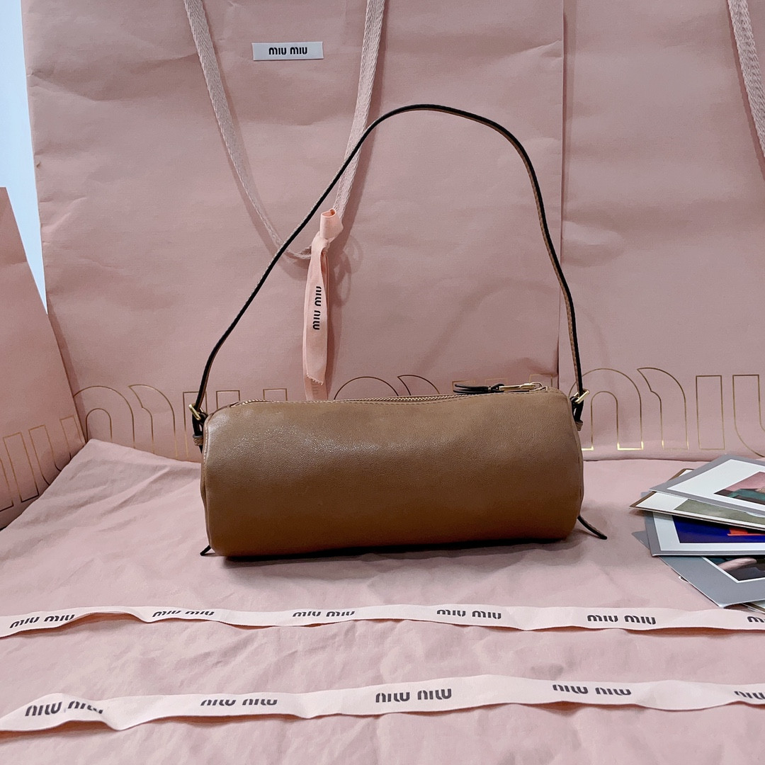 Miu Miu Nappa leather pouch 22x9x9cm