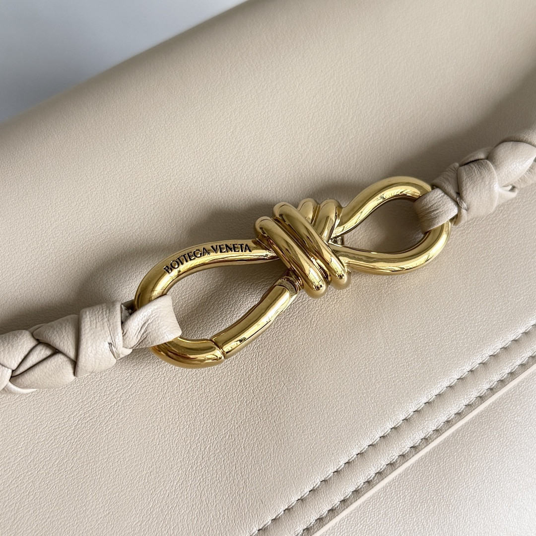 Bo*te*ga Ve*ne*ta Medium Ciao Ciao 34x26x15cm