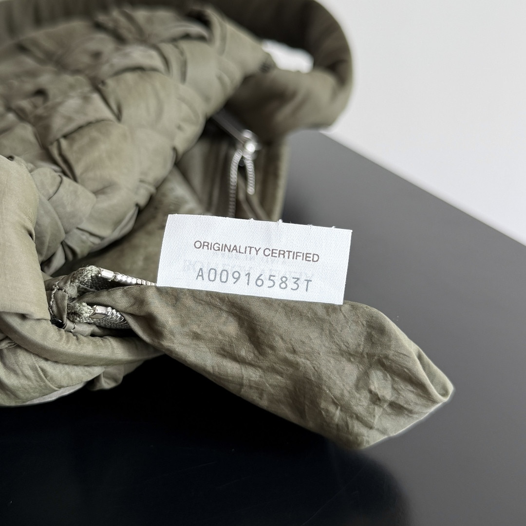 Bo*te*ga Ve*ne*ta Small Rumple Messenger 21x14x5cm