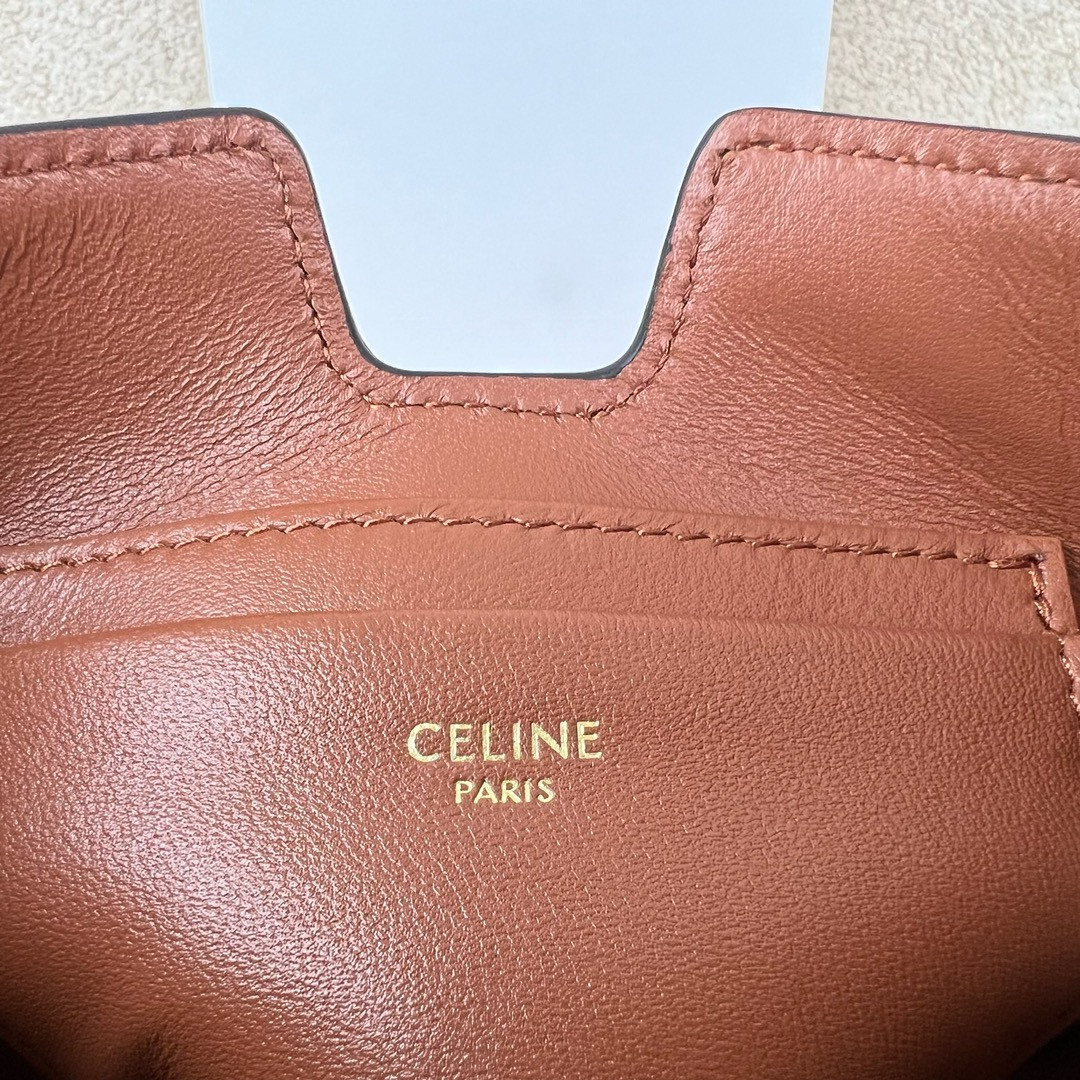 Ce**e 16 STRAP POCHETTE in IN S*pPLE GRAINED CALFSKIN 18.5 x 12 x 3 cm