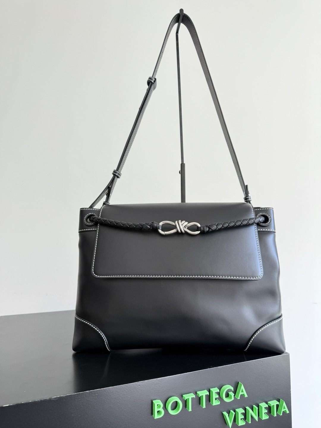 Bo*te*ga Ve*ne*ta Medium Andiamo Messenger 37x26x13cm