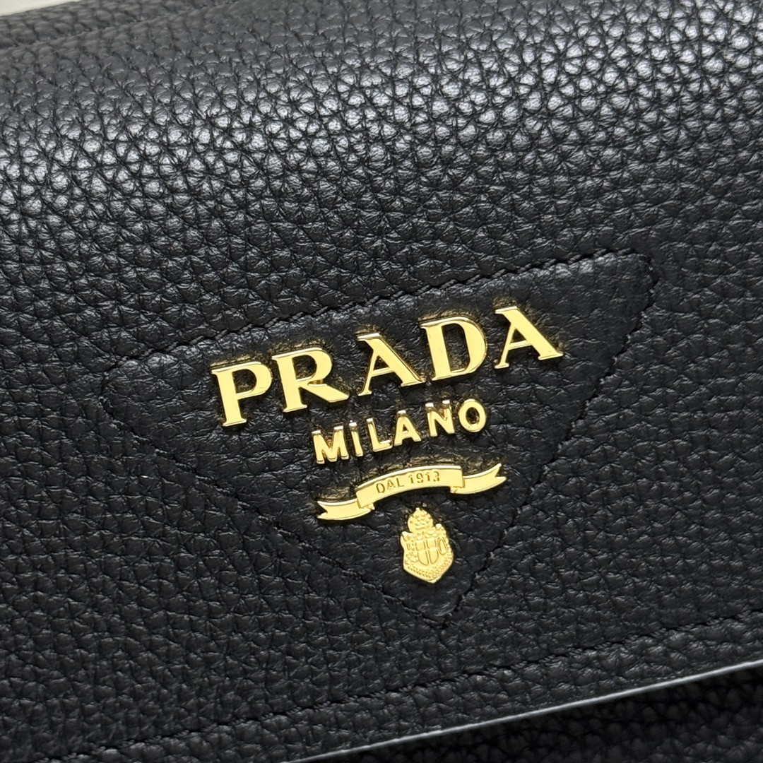 Pra*a Small leather shoulder bag 26x14x9.5cm