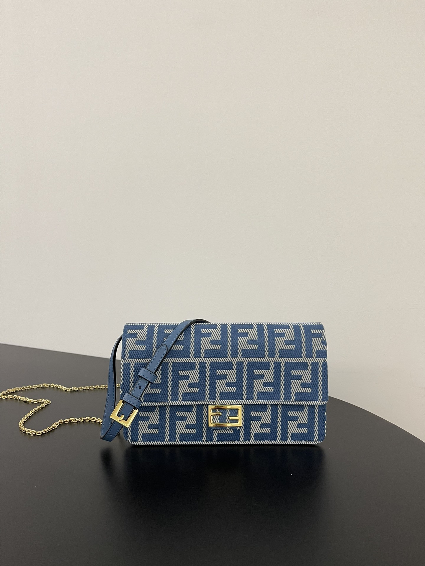 F**di baguette Blue denim effect FF jacquard bag 15x6x27 cm