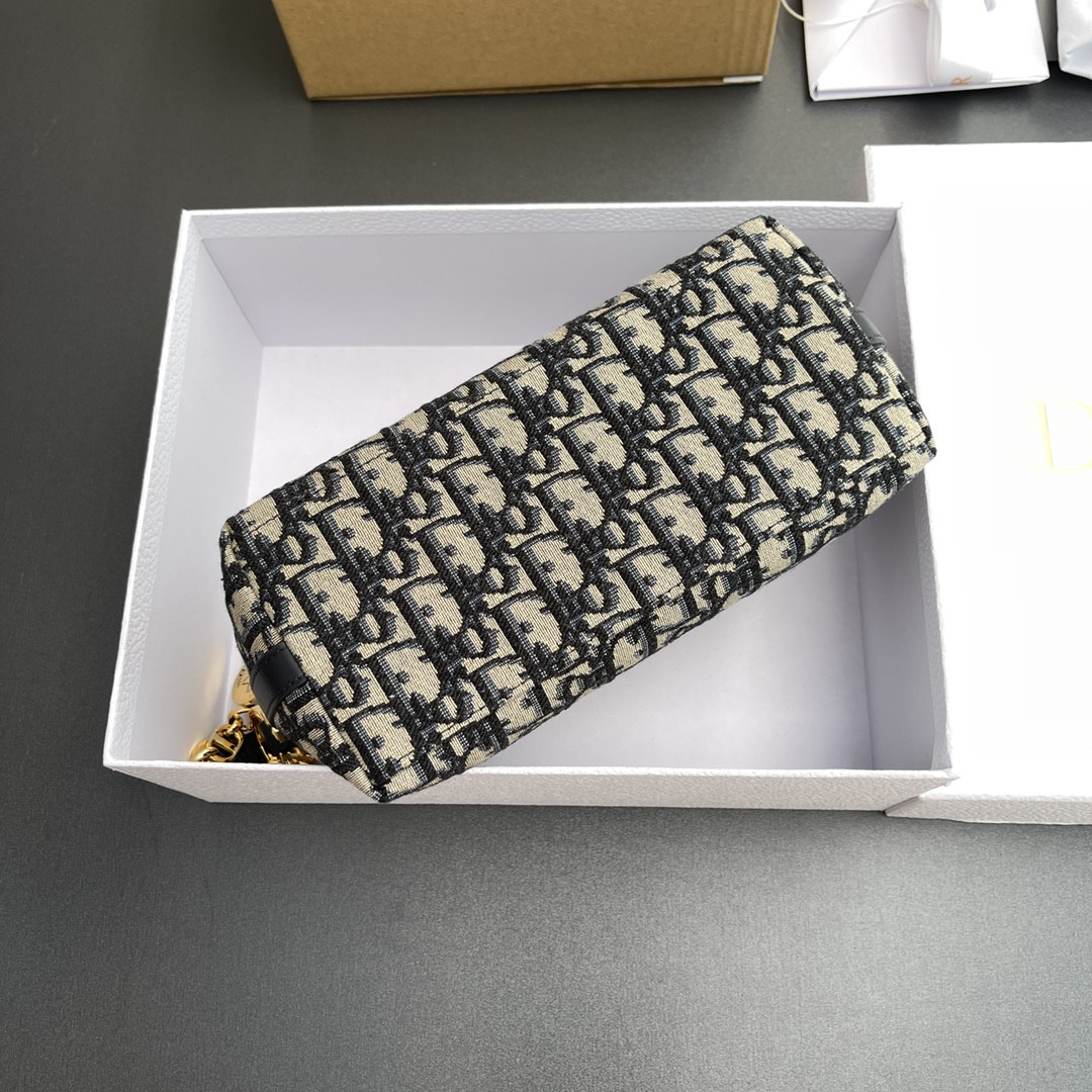 D*0r D*0rstar hobo bag 22 x 14.5 x 10 cm