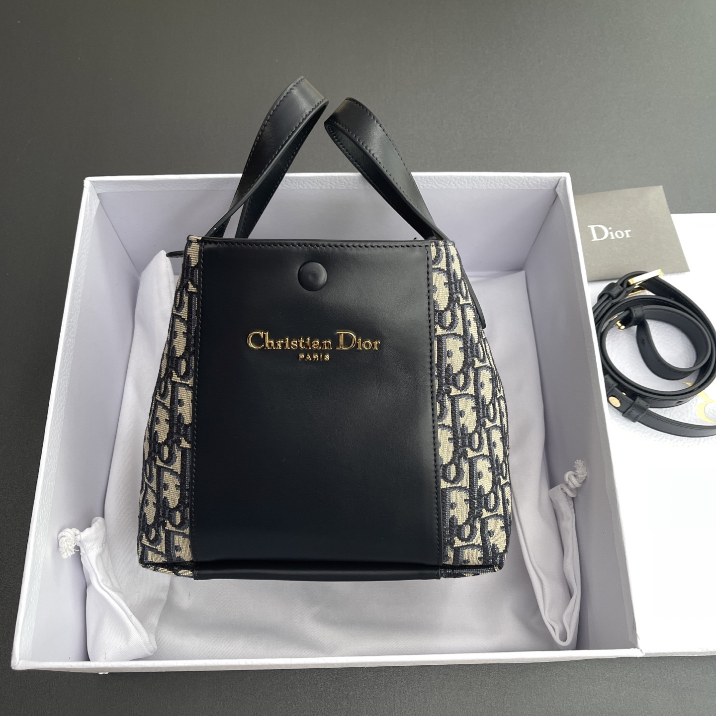 D*0r Small Signature Bucket Bag 21x19x11cm