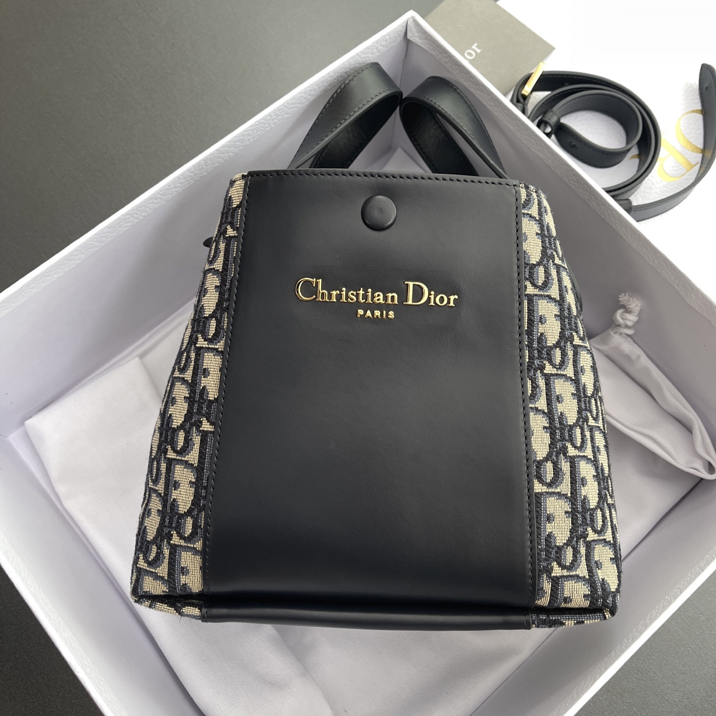 D*0r Small Signature Bucket Bag 21x19x11cm