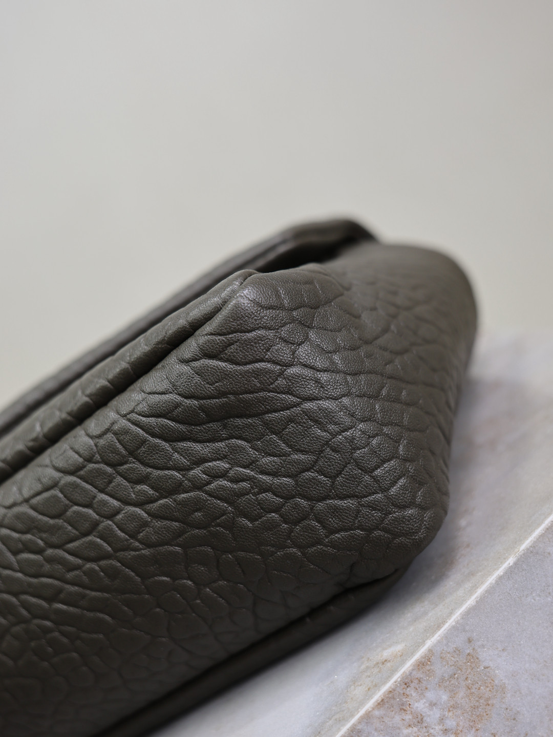 Y*L CALYPSO medium in grained lambskin 800916 30x15x7.5cm