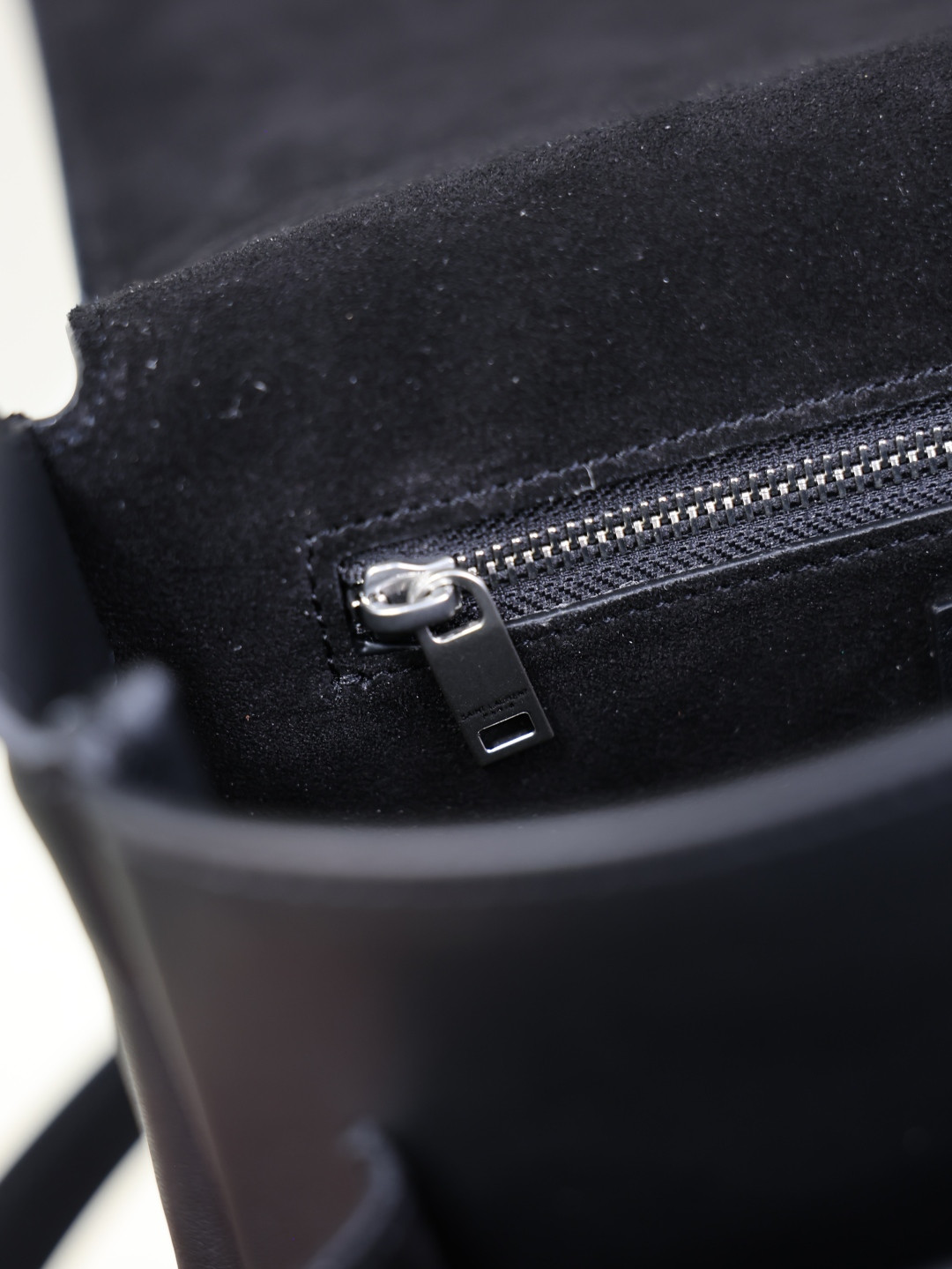 Y*L Sa**t Lau*nt Niki small satchel in smooth leather 21x16x5cm