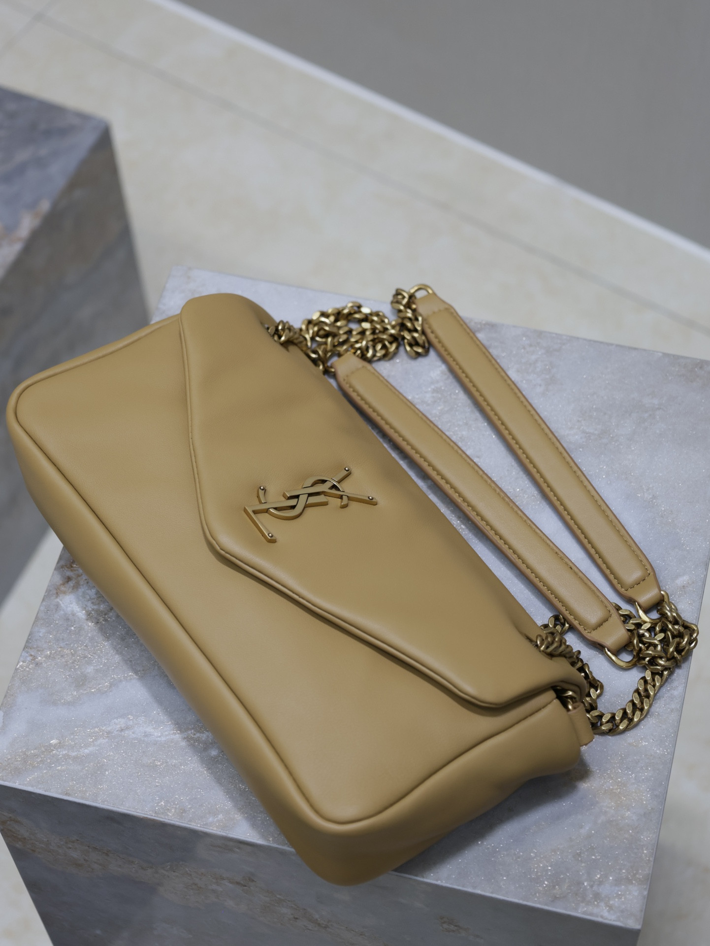 Y*L CALYPSO small in plunged lambskin 26x14x7cm