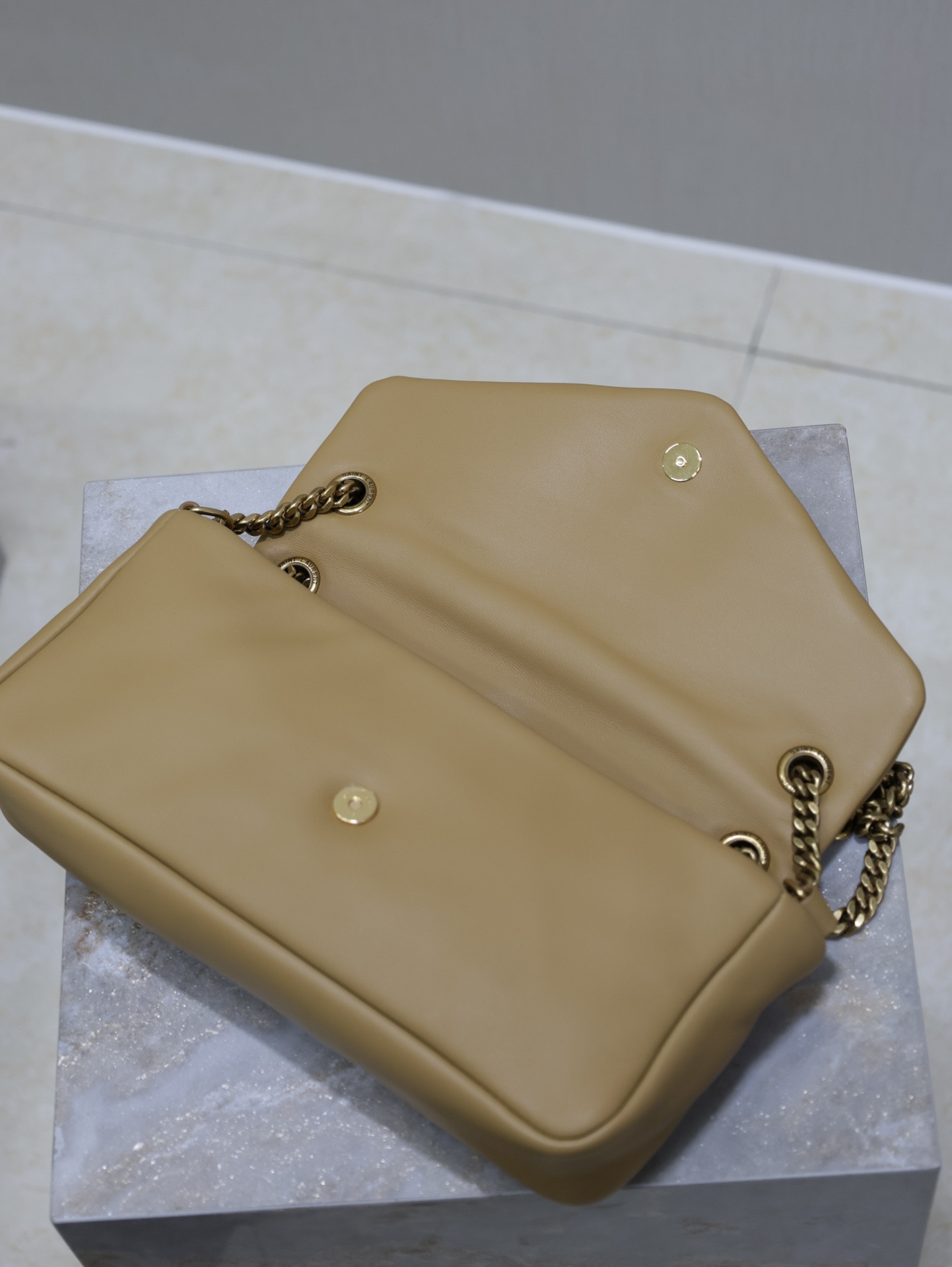 Y*L CALYPSO small in plunged lambskin 26x14x7cm