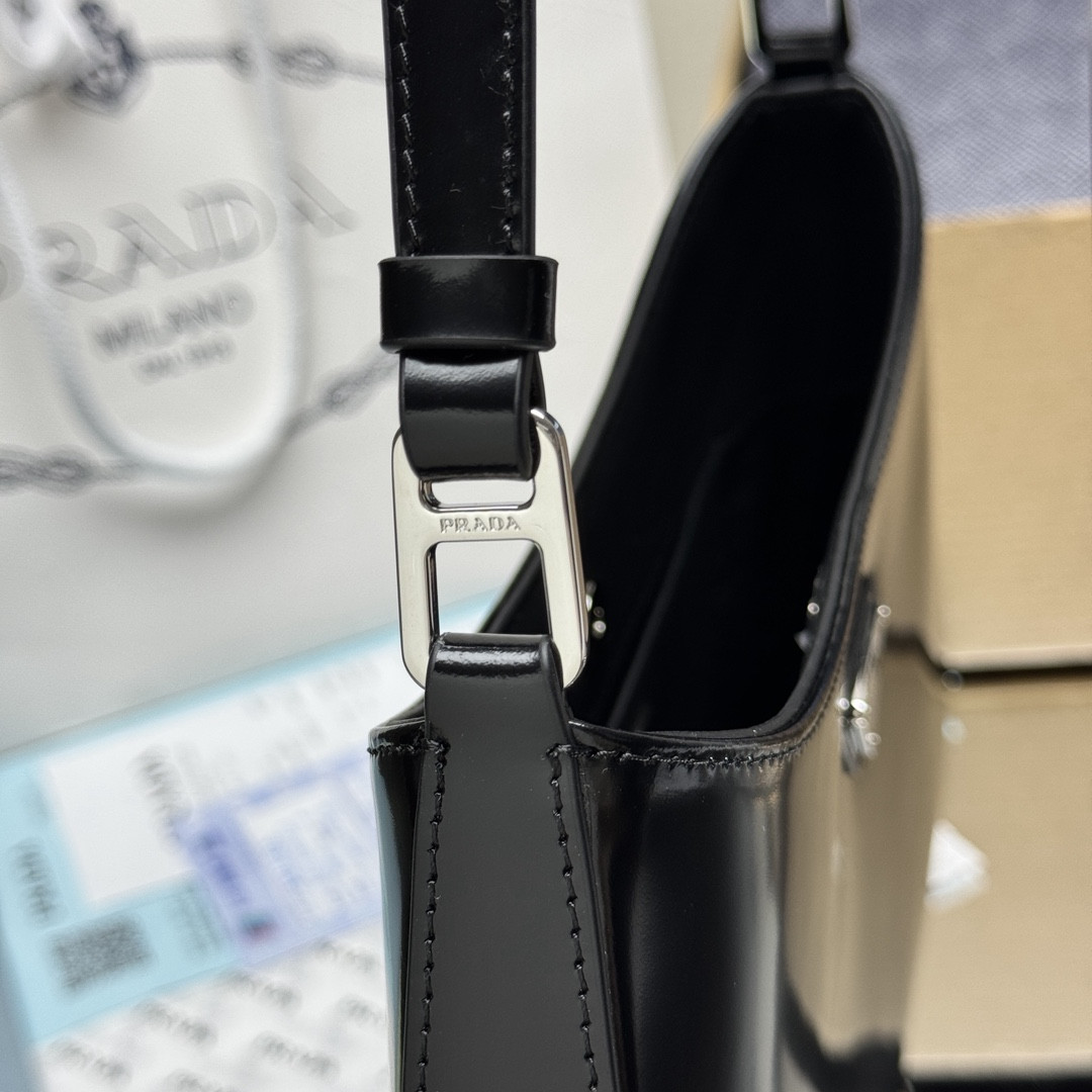 Pra*a Cleo brushed leather shoulder bag 22x27x6cm