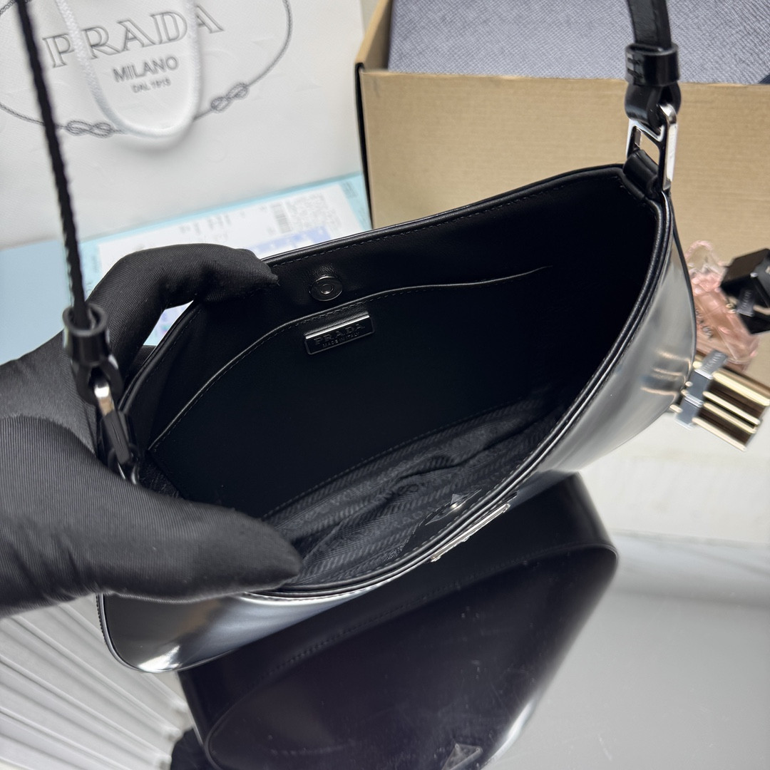 Pra*a Cleo brushed leather shoulder bag 22x27x6cm