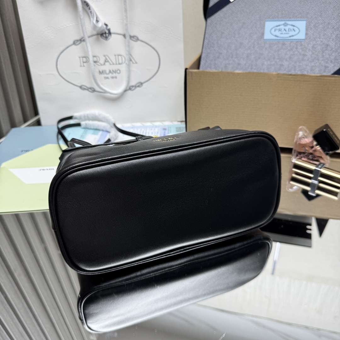 Pra*a Slouchy Lambskin Leather Shoulder Bag 25x18.5x11.5cm