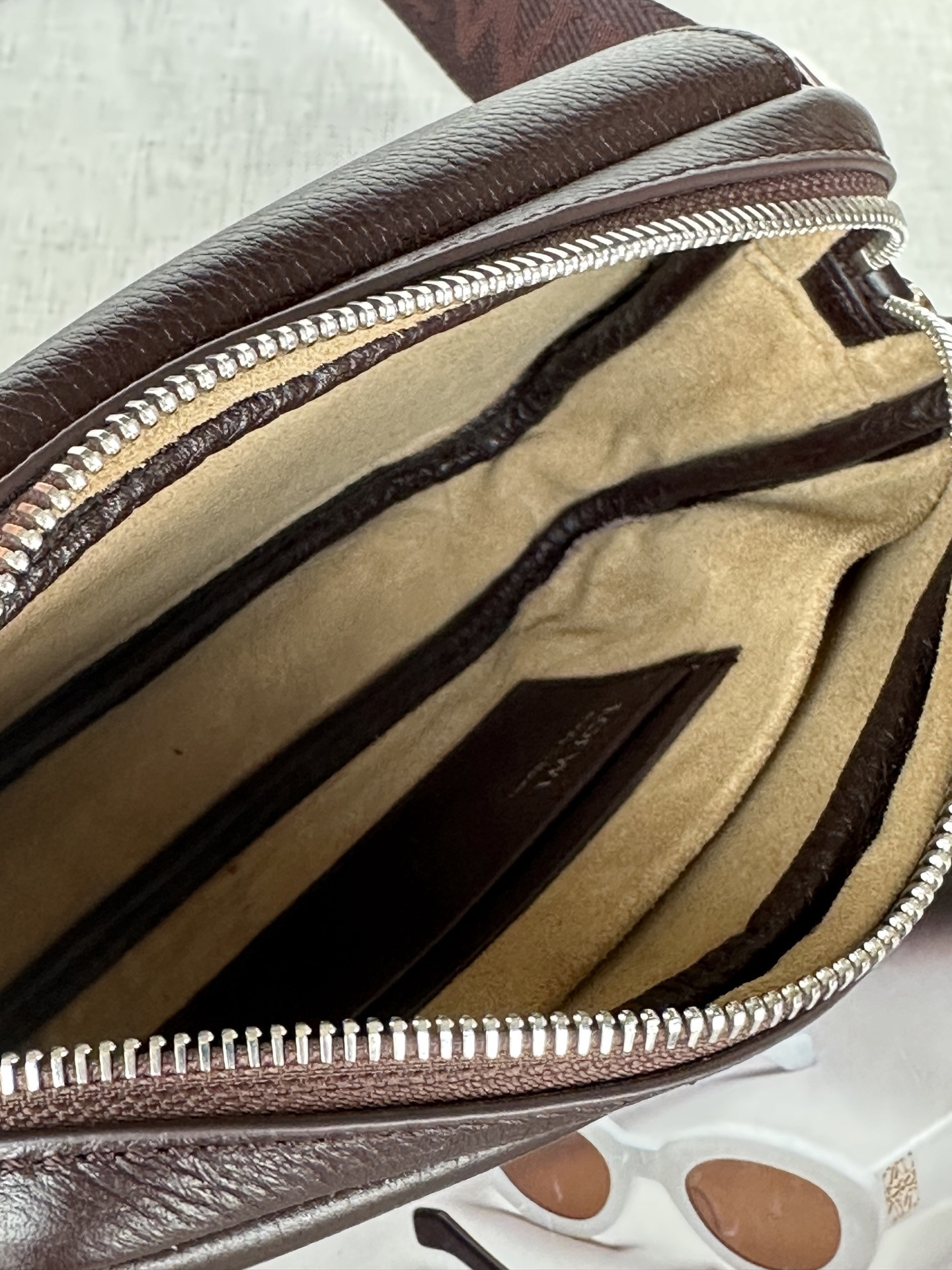 L0ew* Small Pebble messenger bag in S*pple grained calfskin 12.5x20x6cm