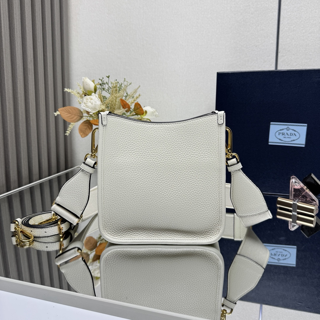 Pra*a Leather mini shoulder bag 20x19x6cm