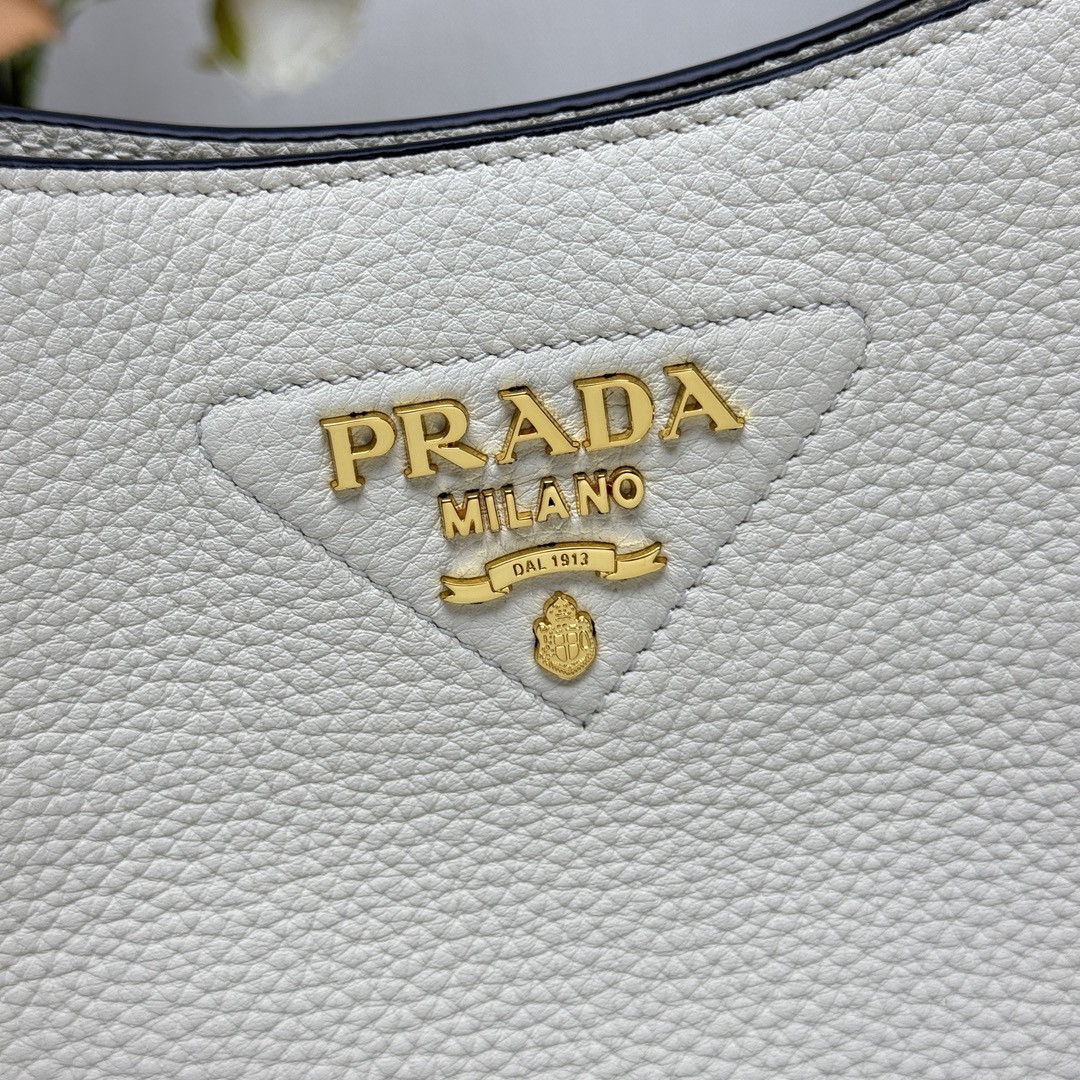 Pra*a Leather mini shoulder bag 20x19x6cm