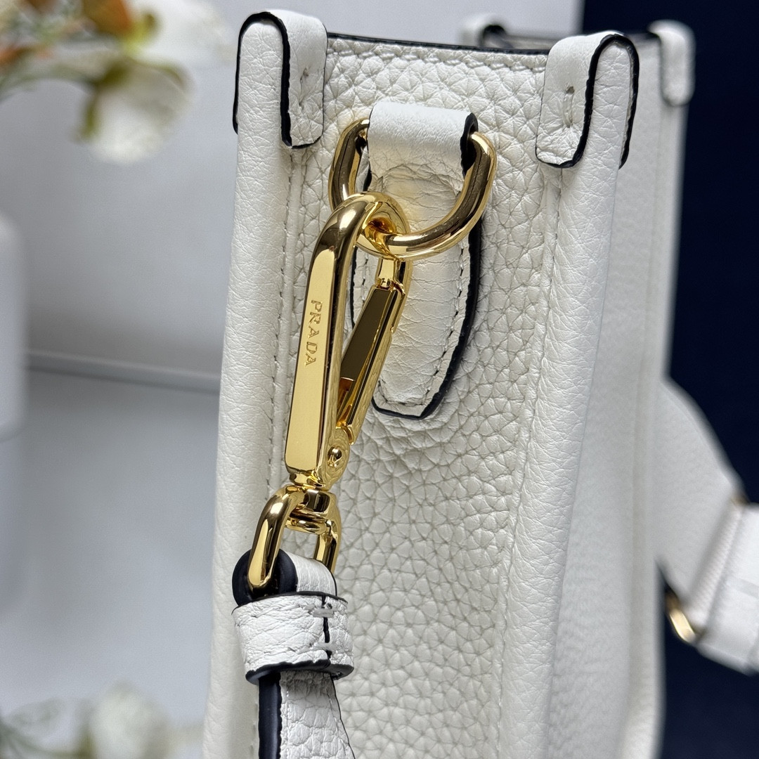 Pra*a Leather mini shoulder bag 20x19x6cm