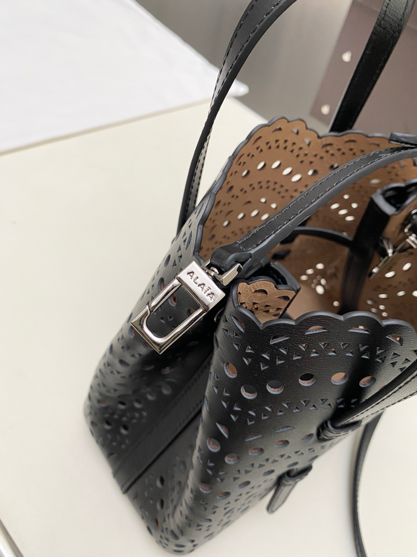 ALAÏA Mina 20 bag 20x17x10cm