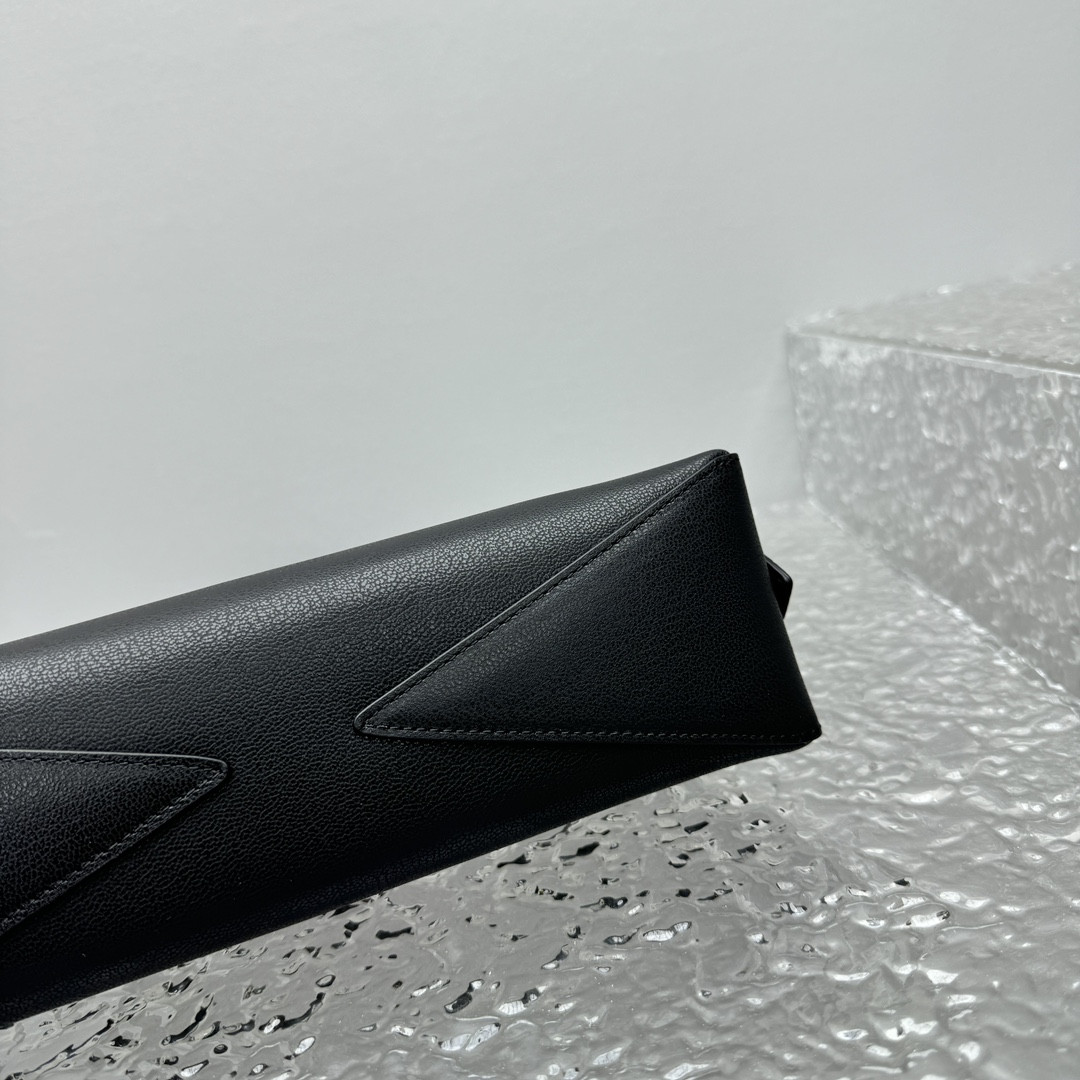 ALAÏA LE TECKEL SMALL BAG 27x9x8cm