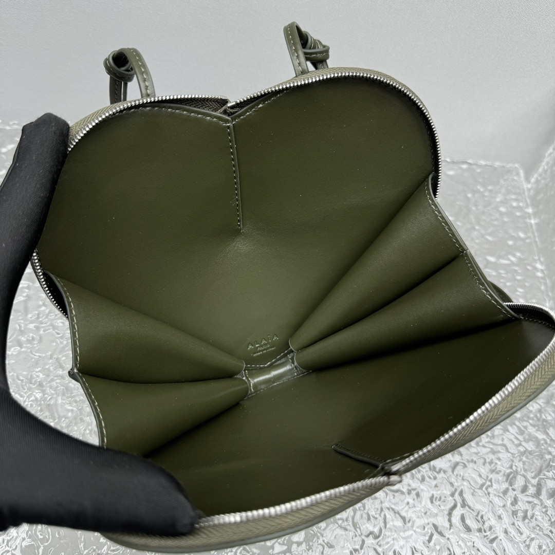 ALAÏA Le Coeur Heart Bag 18.5x20.5x5cm