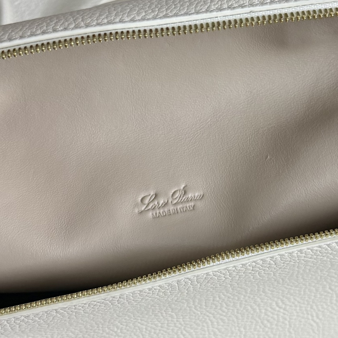 L**o p*ana Extra Pocket Backpack L23.5 23x21x8cm