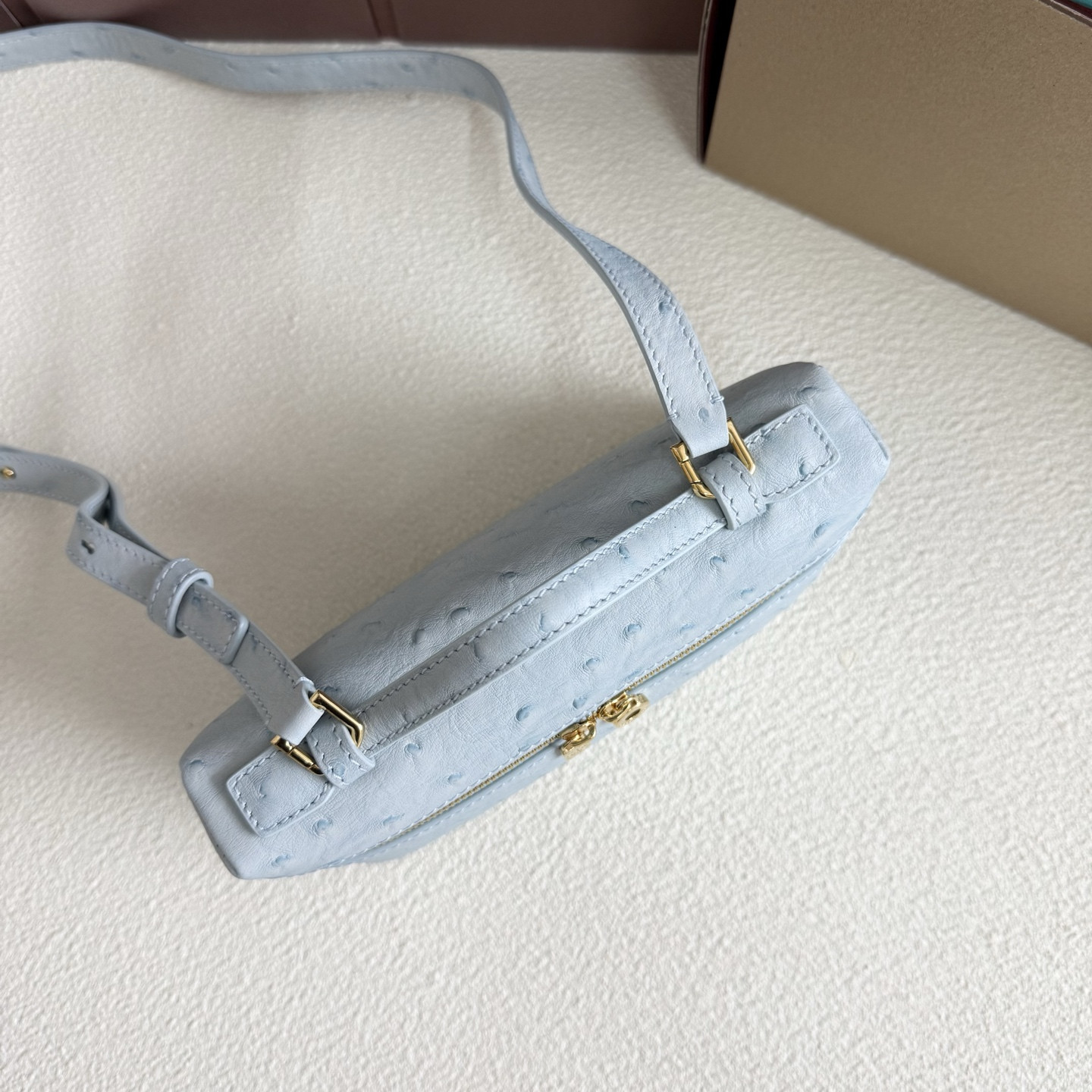 L**o p*ana Extra Pocket L19 Ostrich-grained Leather 11 x 19 x 6.5 cm