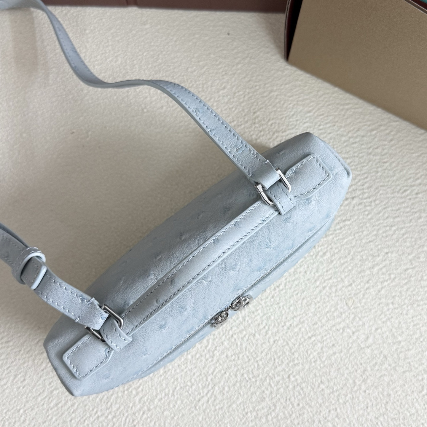 L**o p*ana Extra Pocket L19 Ostrich-grained Leather 11 x 19 x 6.5 cm