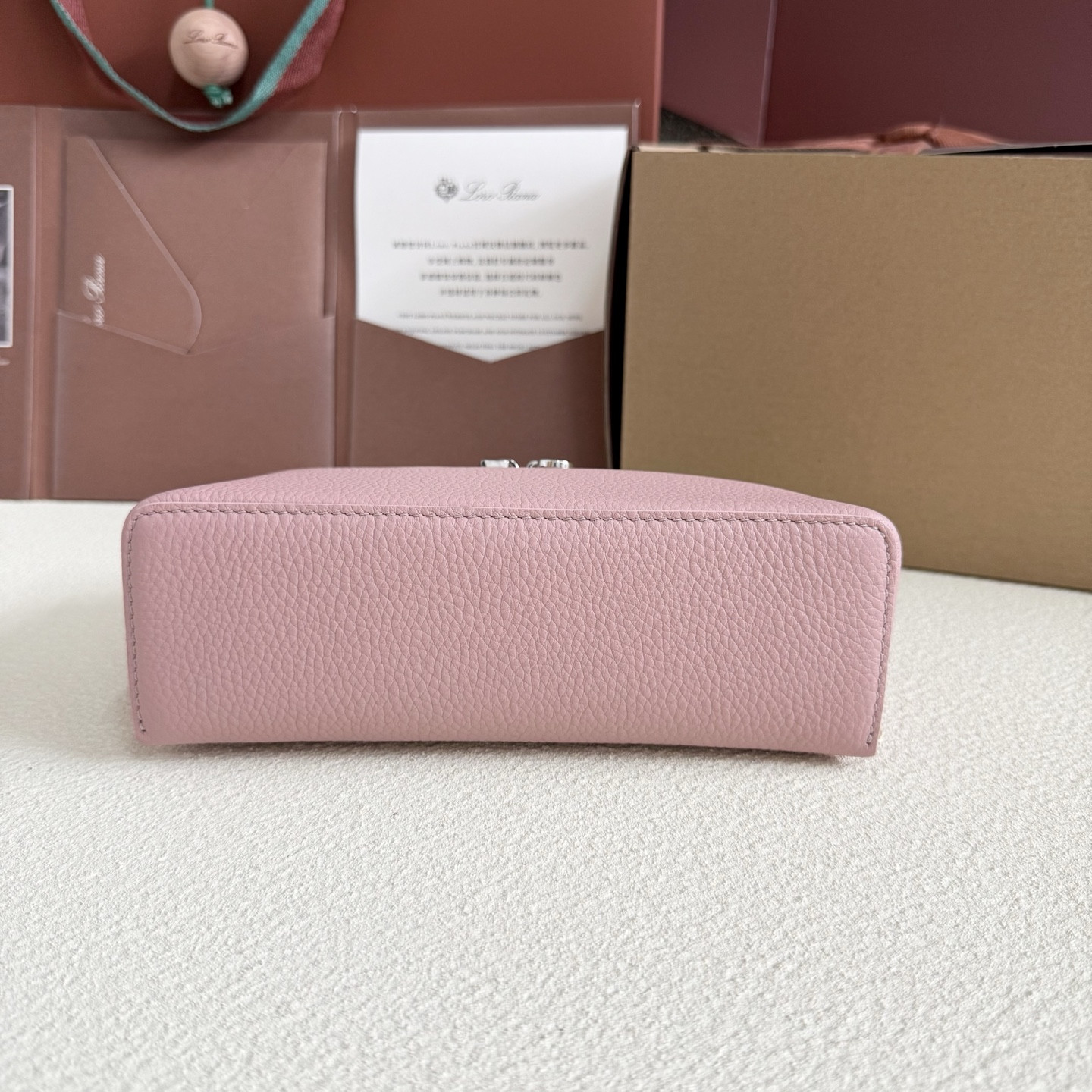 L**o p*ana Extra Pocket L19 Grained Calfskin 11 x 19 x 6.5 cm