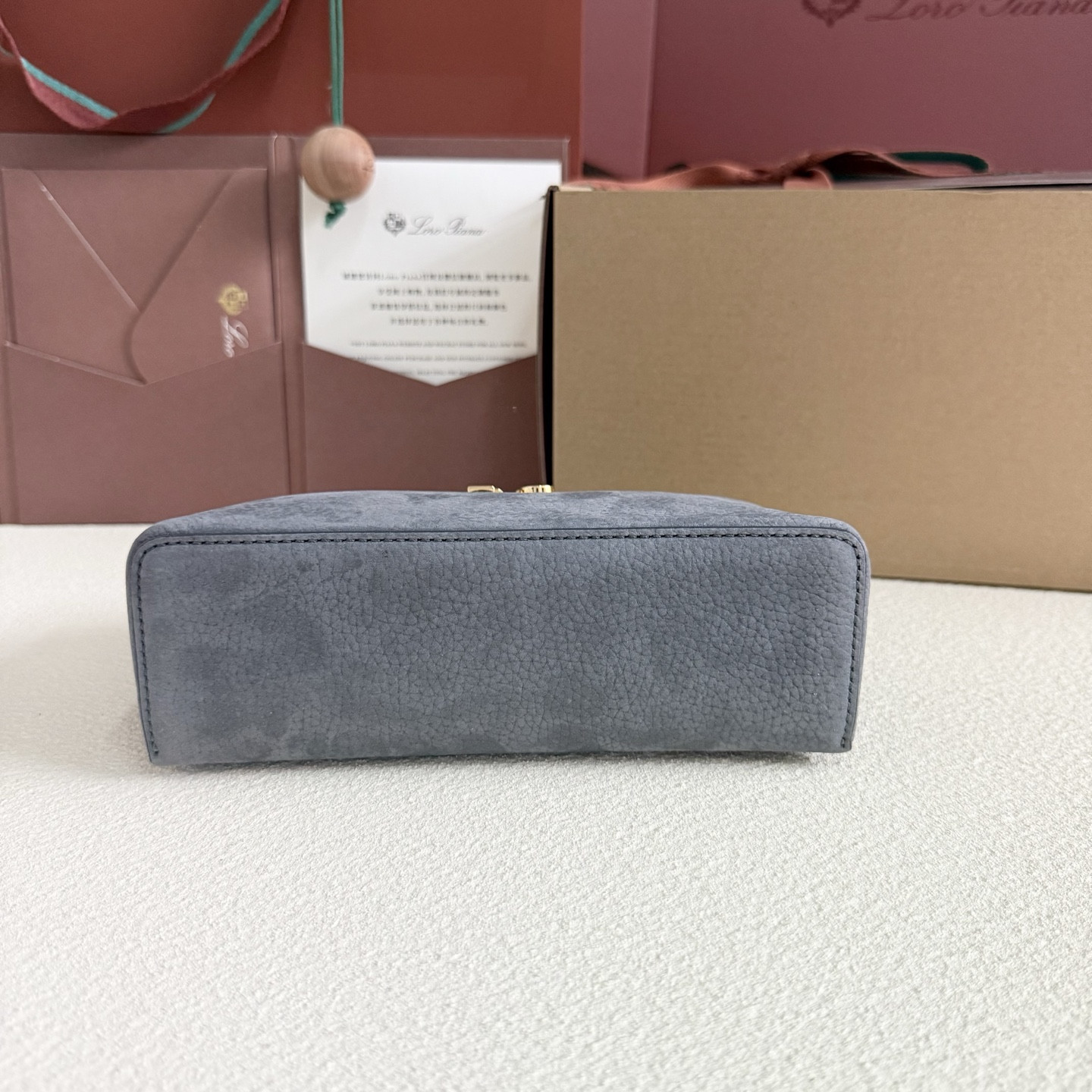 L**o p*ana Extra Pocket L19 Grained Calfskin 11 x 19 x 6.5 cm