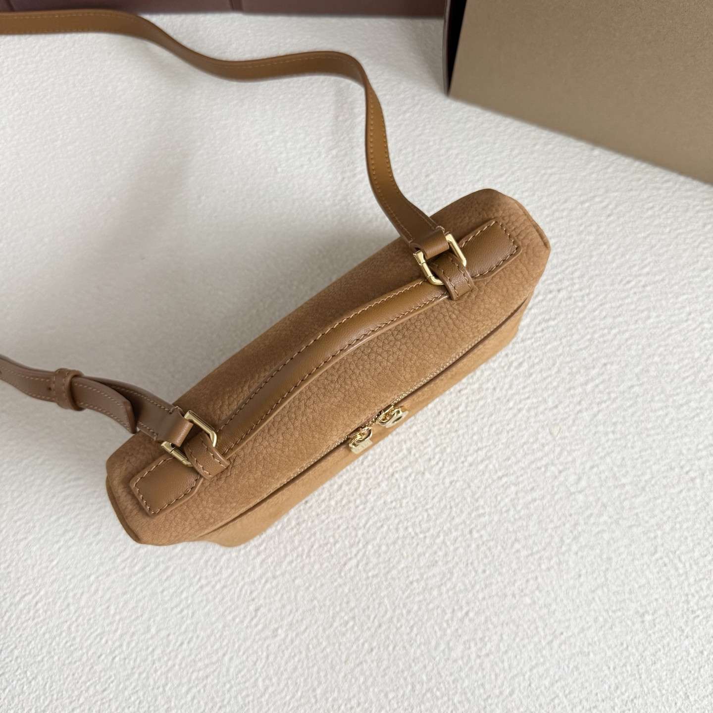 L**o p*ana Extra Pocket L19 Grained Calfskin 11 x 19 x 6.5 cm