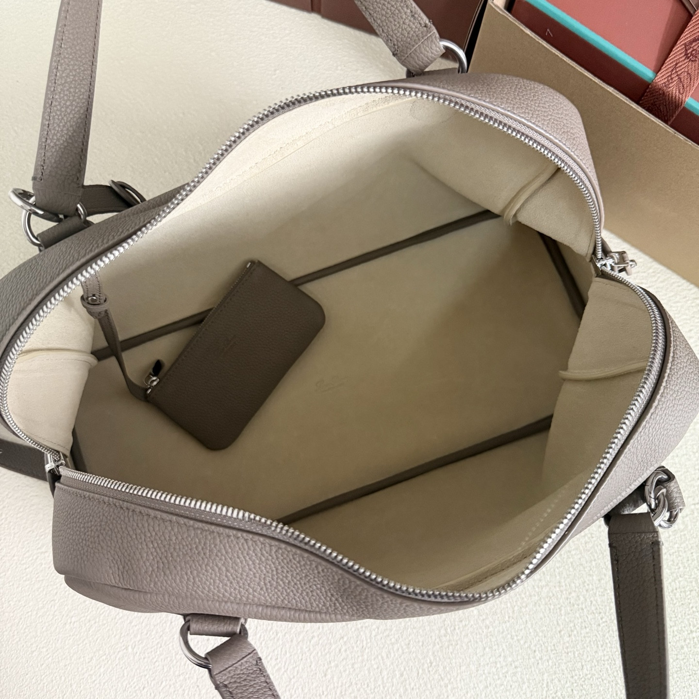 L**o p*ana Needle 38x22x16cm