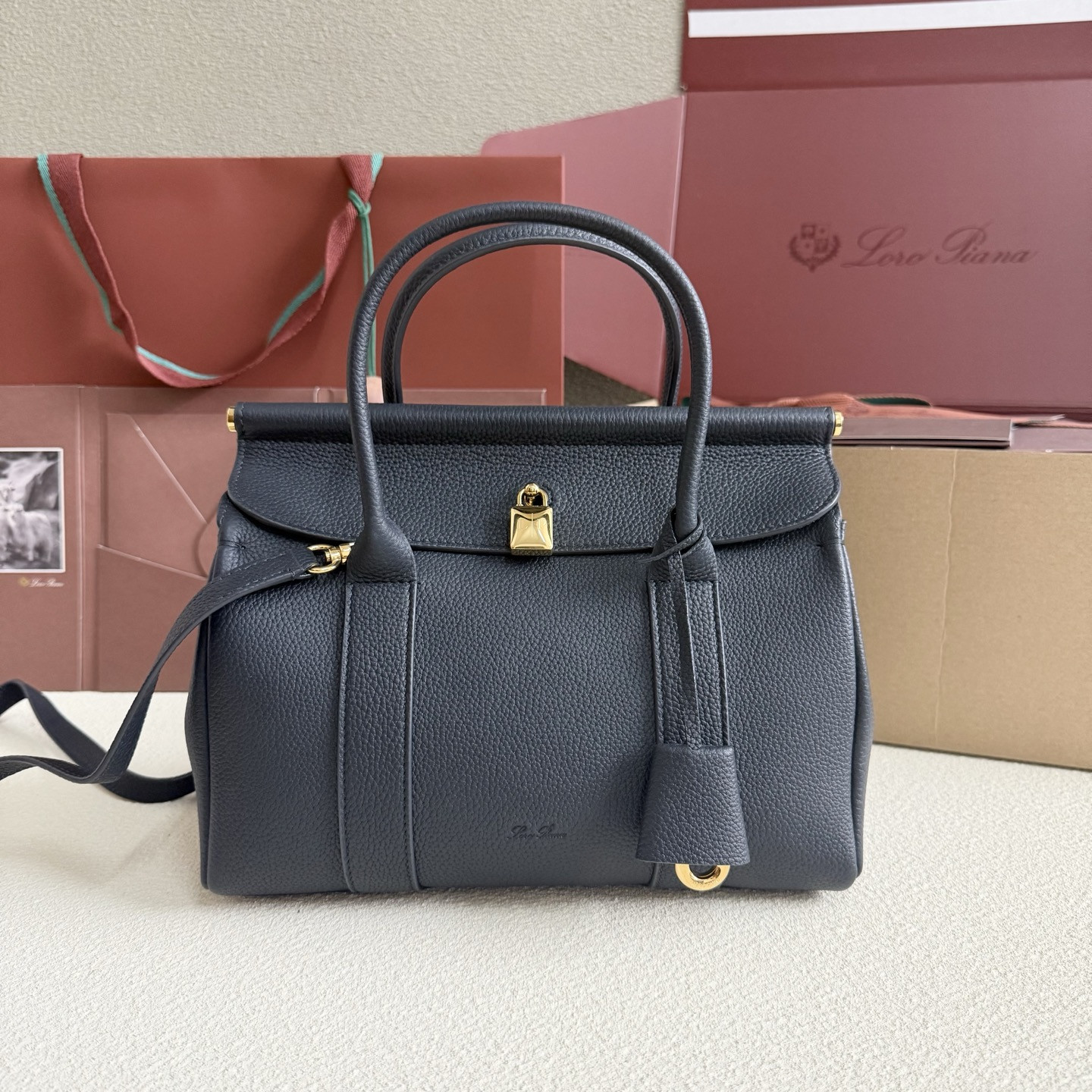 L**o p*ana Loom L25 Calfskin Deep Royal Blue 25x18x12.5cm