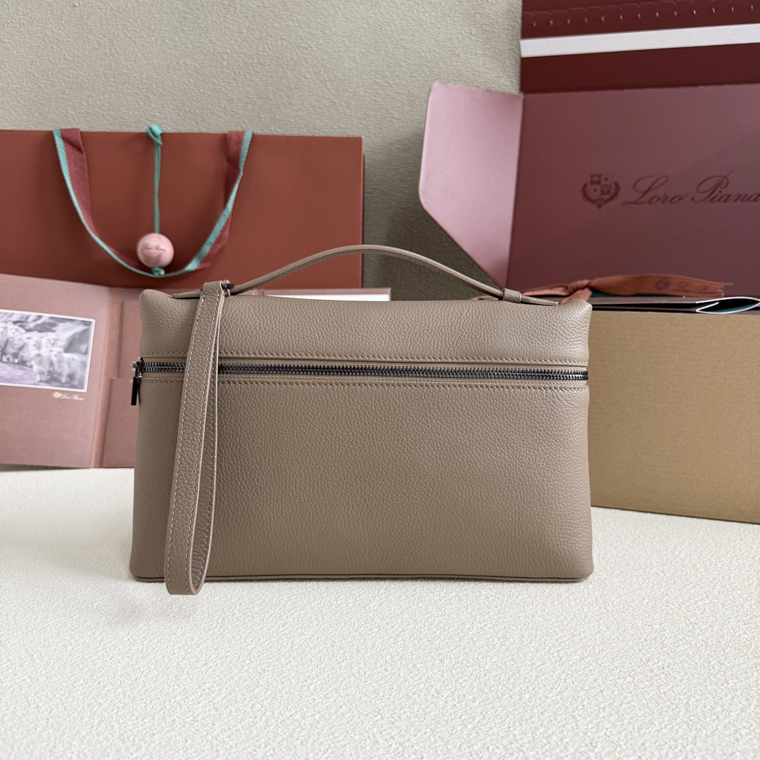 L**o p*ana Extra pouch L29 29x18x5cm