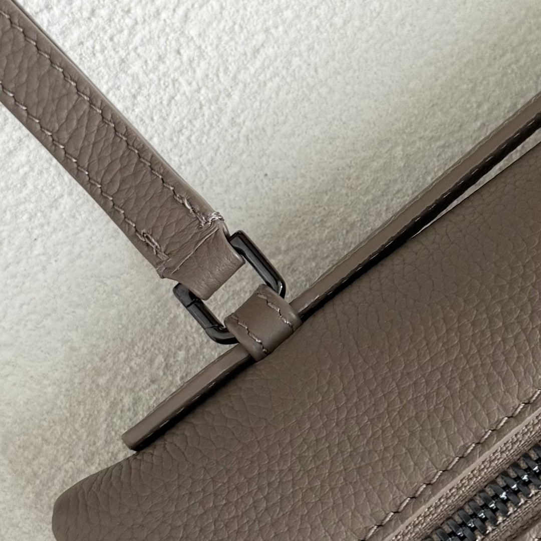 L**o p*ana Extra pouch L29 29x18x5cm