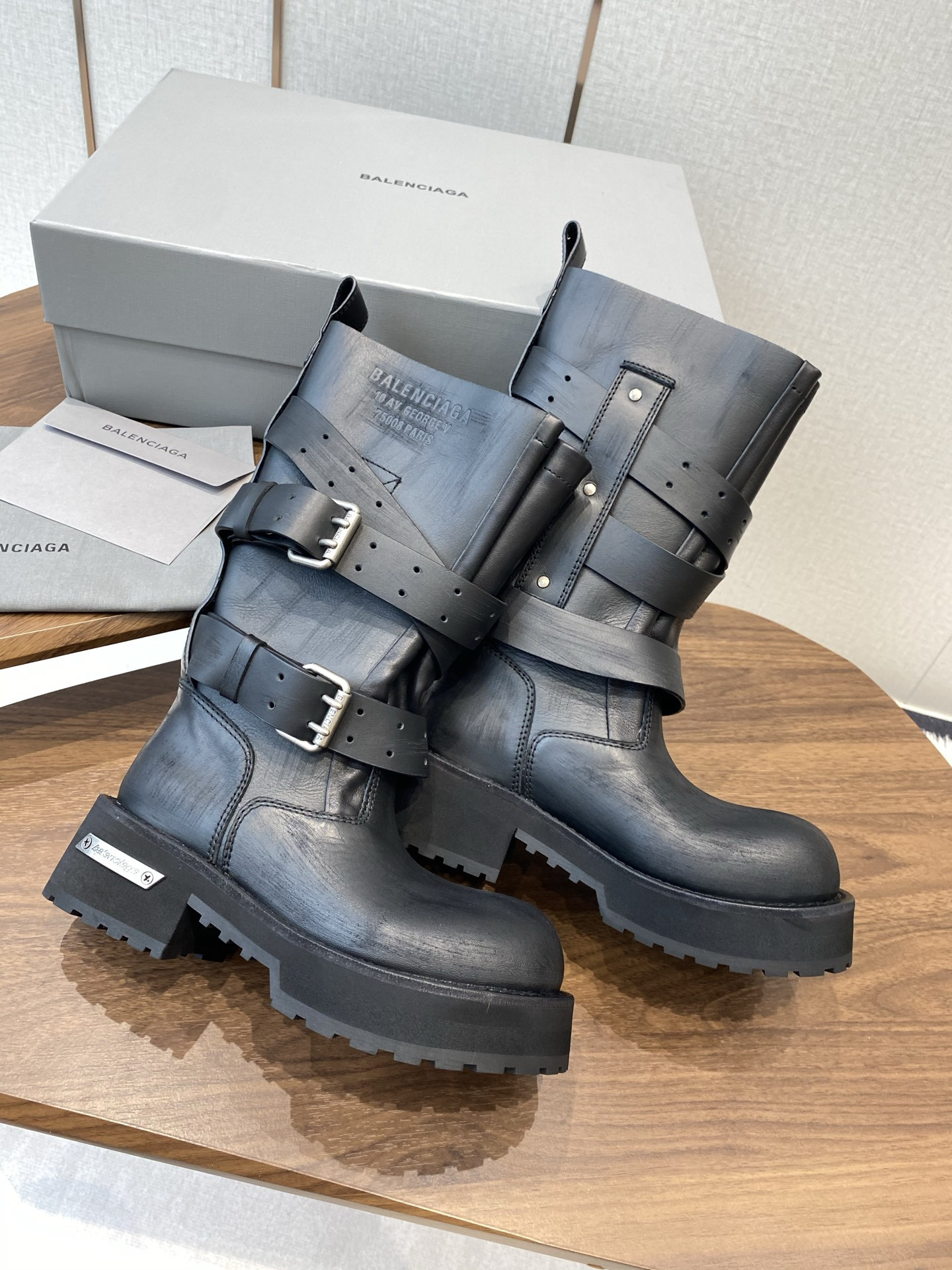 UA Ba*len*cia*ga Women