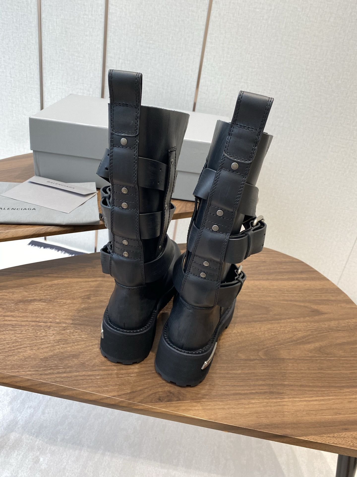 UA Ba*len*cia*ga Women